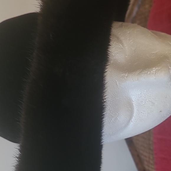 Black felt hat with brown faux fur - Picture 2 of 5